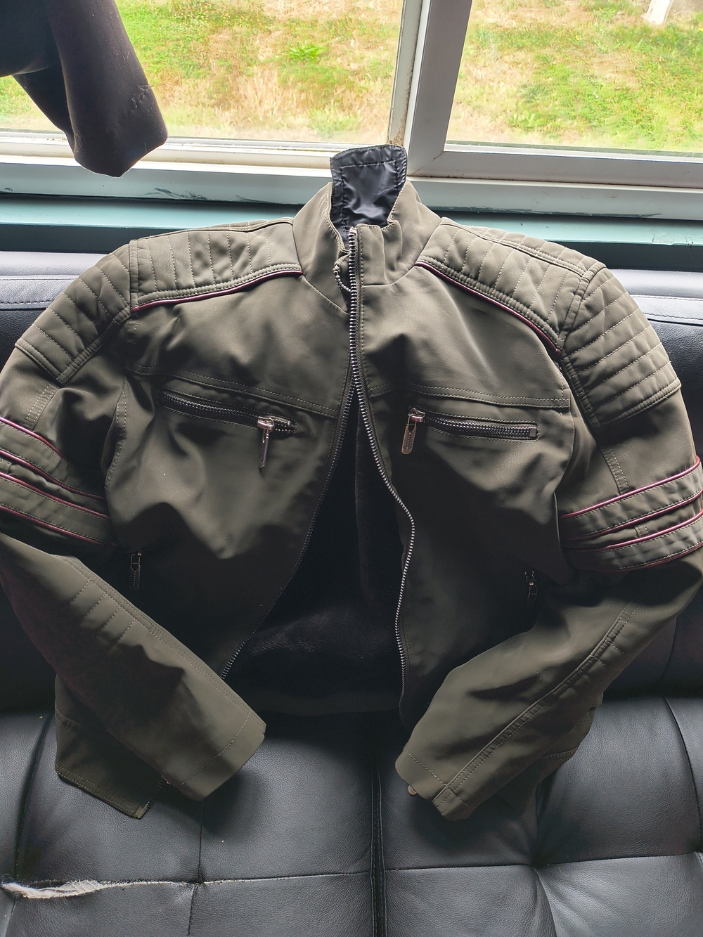Men's Olive Green Quilted Bomber Jacket with Zip Pockets